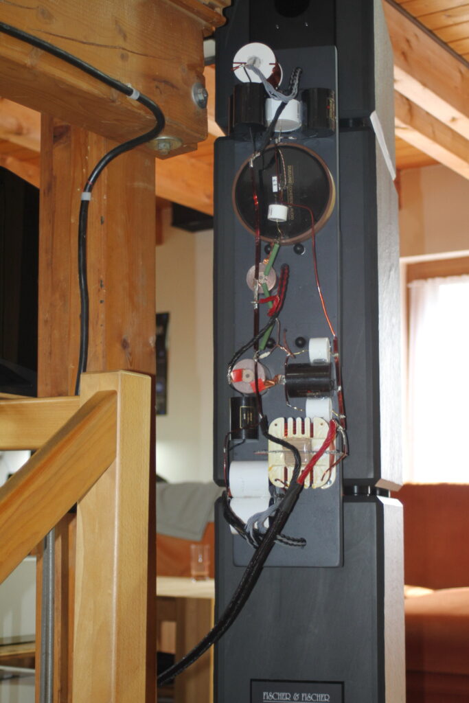 SN770-Rueckwaertige-Ansicht-TM-Masterpiece-HDPP-Freequenzweiche-